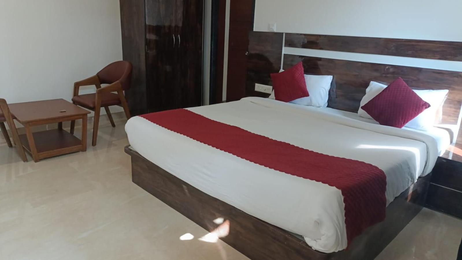 Mountain Hill Resort Лонавала Экстерьер фото